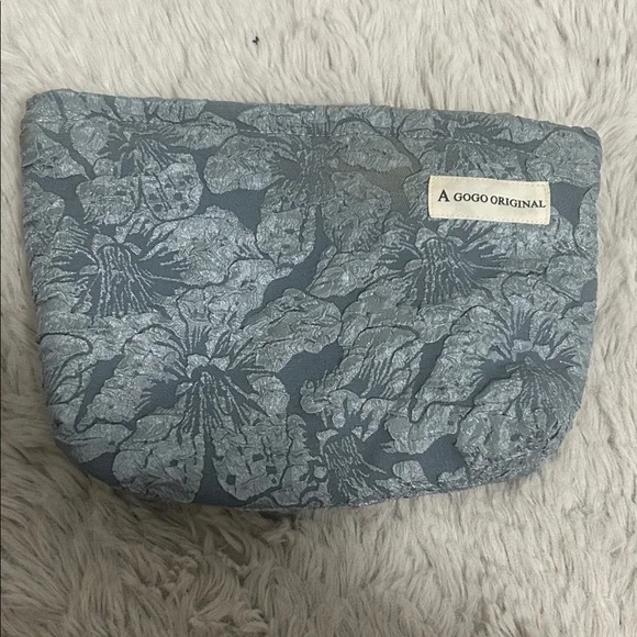 A Gogo Original Gray Floral Pouch - Picture 1 of 3